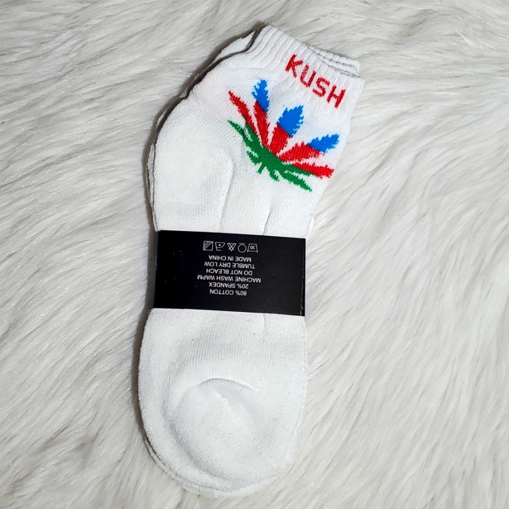 Kush white ankle socks